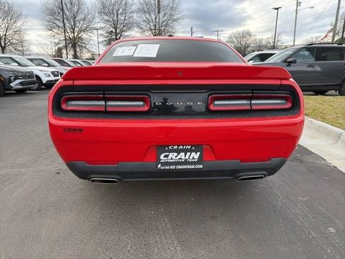 Used 2022 Dodge Challenger SXT image 6