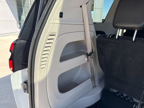 Used 2023 Chrysler Pacifica Limited FWD image 43