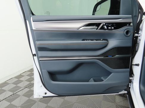 Used 2023 Jeep Grand Wagoneer Series II image 23