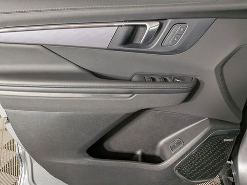 Certified 2025 Buick Enclave Sport Touring image 18