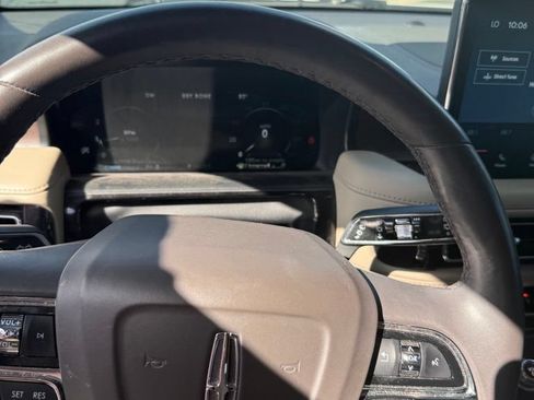 Used 2023 Lincoln Nautilus Reserve w/ Equipment Group 201A FWD image 8