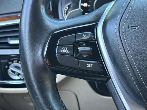 Used 2019 BMW 530e w/ Premium Package RWD image 27