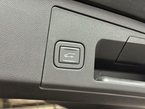 New 2025 Cadillac XT4 Premium Luxury image 39