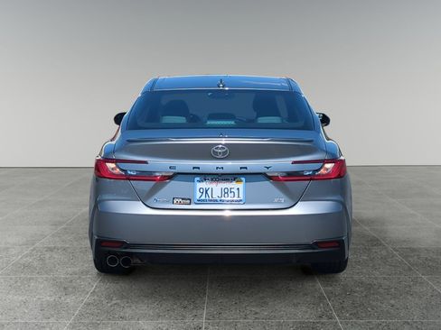 Used 2025 Toyota Camry SE FWD image 4