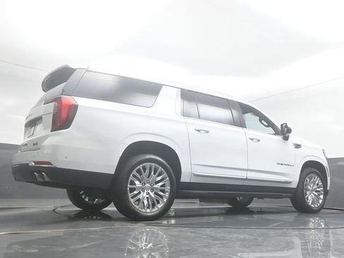 Used 2025 GMC Yukon XL Denali AWD/4WD image 32
