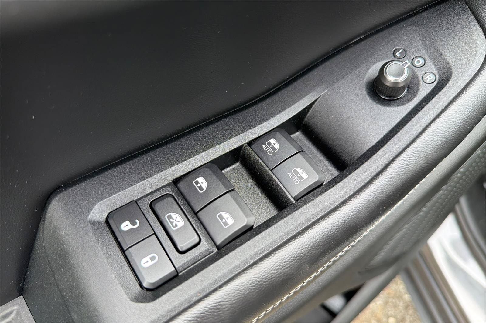 Used 2023 Jeep Grand Cherokee Laredo w/ Luxury Tech Group I AWD/4WD image 20