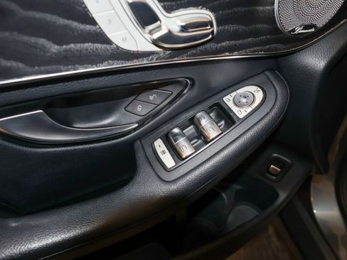 Used 2018 Mercedes-Benz GLC 300 4MATIC w/ Premium Package image 18