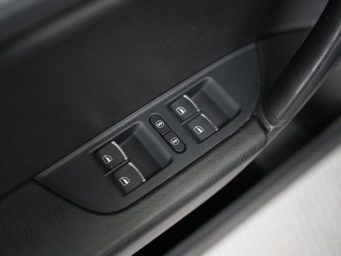 Used 2013 Volkswagen Touareg VR6 image 50