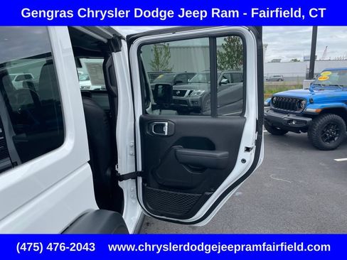 Used 2024 Jeep Wrangler Unlimited AWD/4WD image 26