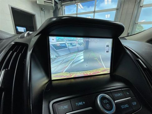 Used 2017 Ford Escape SE w/ Equipment Group 201A FWD image 17