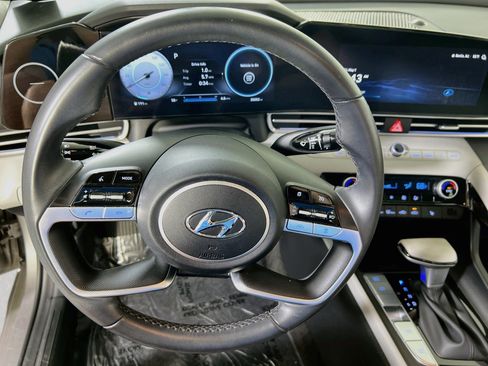 Used 2023 Hyundai Elantra Limited FWD image 11