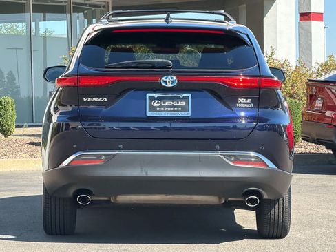 Used 2022 Toyota Venza XLE AWD/4WD image 8