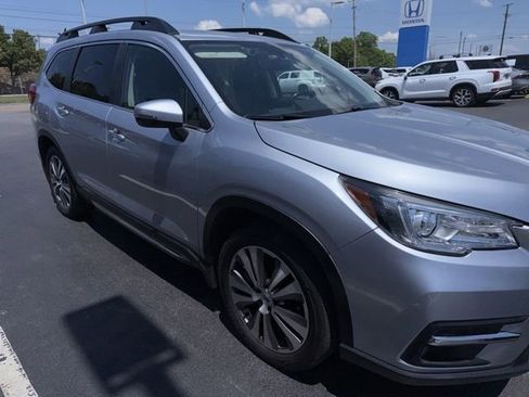 Used 2022 Subaru Ascent Limited w/ Technology Package AWD/4WD image 3