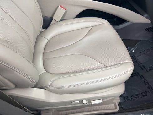 Certified 2023 Lincoln Nautilus Reserve image 23