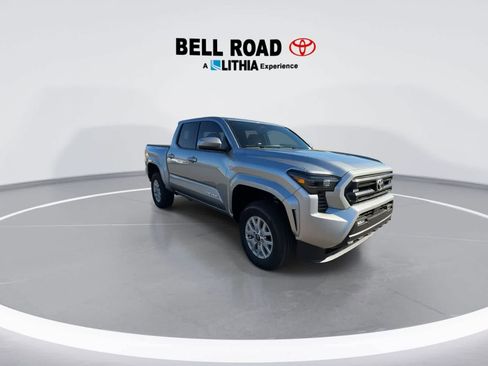 Used 2025 Toyota Tacoma SR5 image 2