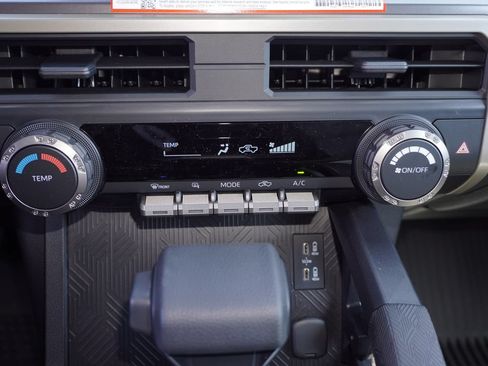 Certified 2026 Toyota Tacoma SR5 AWD/4WD image 15