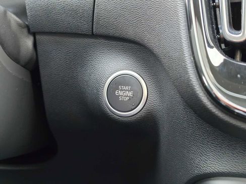 Used 2025 Volvo XC40 B5 Plus w/ Climate Package image 28