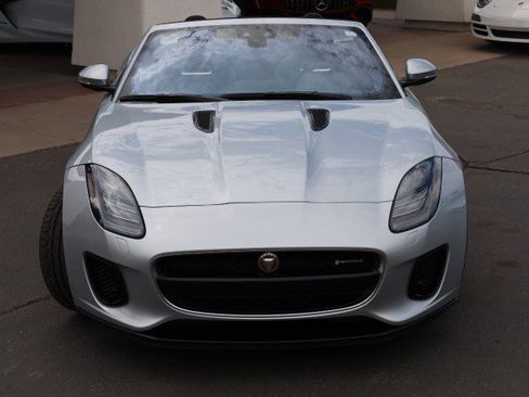 Used 2019 Jaguar F-TYPE R-Dynamic RWD image 8