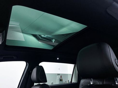 Used 2022 Volkswagen Tiguan SE R-Line image 5