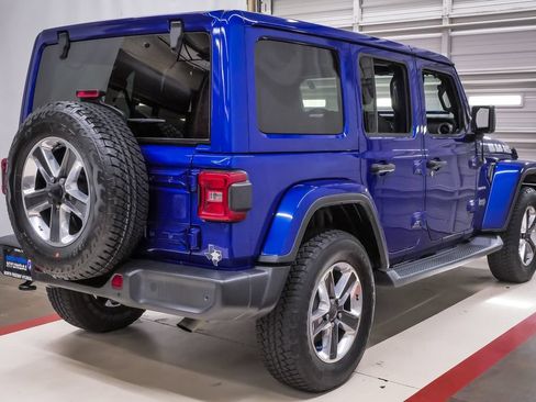 Used 2018 Jeep Wrangler Unlimited Sahara AWD/4WD image 6