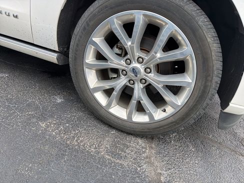 Used 2019 Ford Expedition Platinum image 4