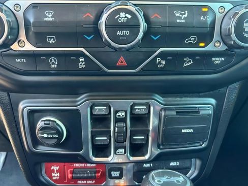 Used 2019 Jeep Wrangler Unlimited Rubicon AWD/4WD image 16