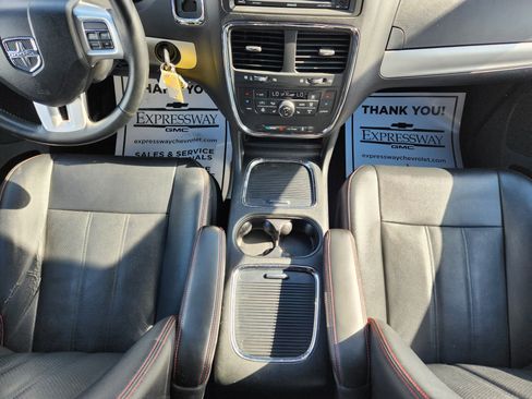 Used 2018 Dodge Grand Caravan GT FWD image 18