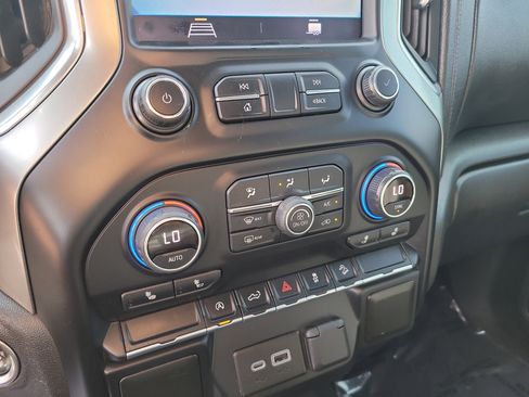 Used 2021 Chevrolet Silverado 1500 LT w/ Z71 Off-Road Package AWD/4WD image 24