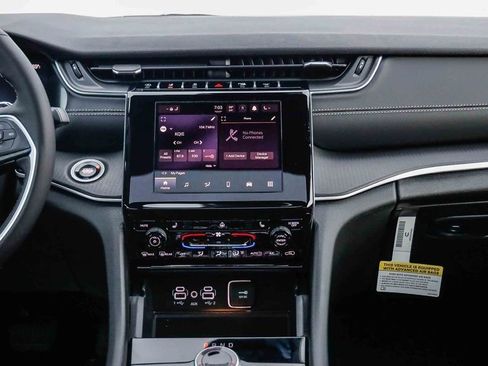 New 2025 Jeep Grand Cherokee Altitude image 14