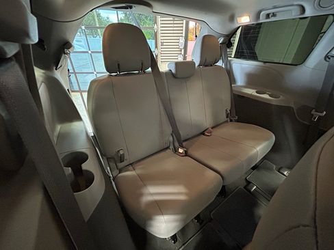 Used 2019 Toyota Sienna XLE w/ XLE Navigation Package FWD image 6