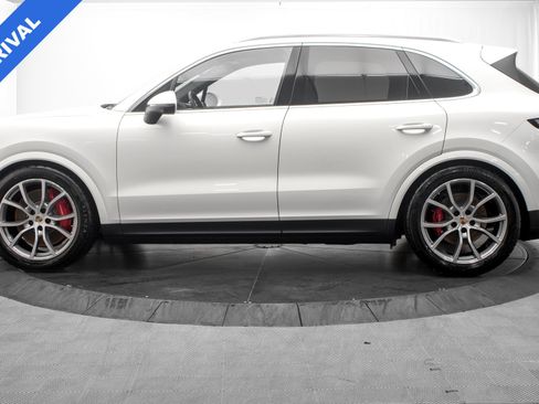 Used 2025 Porsche Cayenne S AWD/4WD image 6