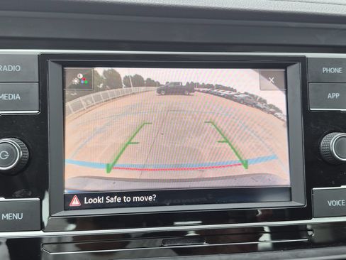 Used 2021 Volkswagen Jetta SE FWD image 19