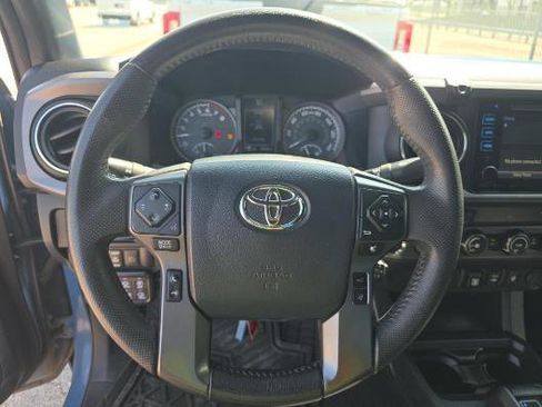 Used 2019 Toyota Tacoma TRD Off-Road AWD/4WD image 12