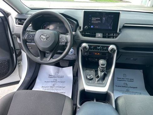 Used 2024 Toyota RAV4 LE AWD/4WD image 15