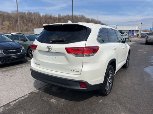 Used 2017 Toyota Highlander LE AWD/4WD image 5