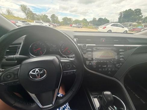 Used 2019 Toyota Camry XSE FWD image 11