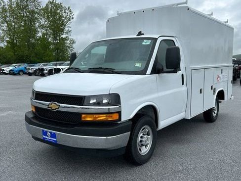 New 2025 Chevrolet Express 3500 w/ Power Convenience Package image 12