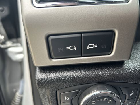 Used 2017 Ford F150 Lariat w/ Equipment Group 502A Luxury AWD/4WD image 16
