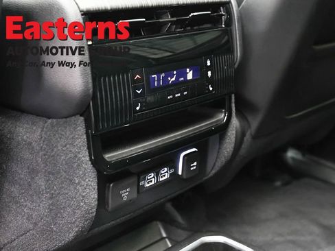 Used 2024 Jeep Wagoneer Series III w/ Premium Group I AWD/4WD image 26