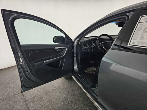 Used 2018 Volvo V60 T5 Cross Country w/ Convenience Package image 19