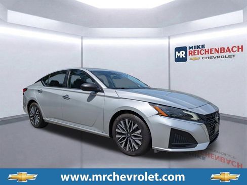Used 2024 Nissan Altima 2.5 SV image 1