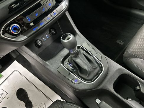 Used 2018 Hyundai Elantra GT FWD image 17