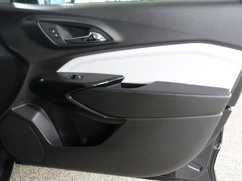 Used 2025 Chevrolet Trax LT w/ Driver Confidence Package FWD image 24