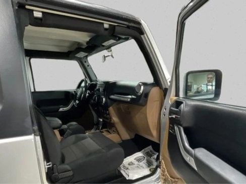 Used 2012 Jeep Wrangler Sahara w/ Connectivity Group image 11