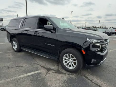 Used 2023 Chevrolet Suburban LT RWD image 2
