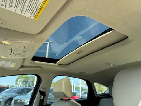 Used 2017 Ford Focus Titanium FWD image 18