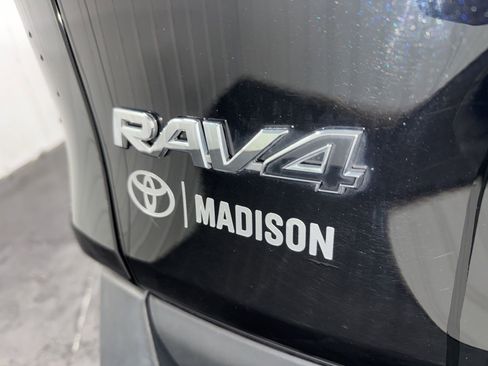 Used 2024 Toyota RAV4 XLE FWD image 33