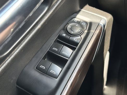 Used 2022 GMC Sierra 1500 SLT w/ X31 Off-Road Package AWD/4WD image 17