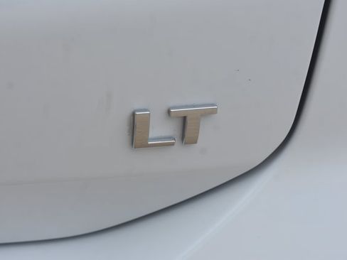 Used 2020 Chevrolet Equinox LT w/ Sport Edition FWD image 8