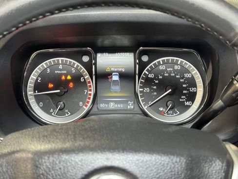 Used 2018 Nissan Titan SV w/ SV Convenience Package image 24